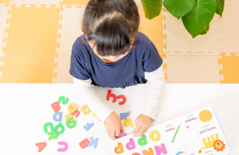 子供のバイリンガル脳をネイティブの講師が育てます | 文京区の英語塾ならレッドゲート リーディング アカデミー